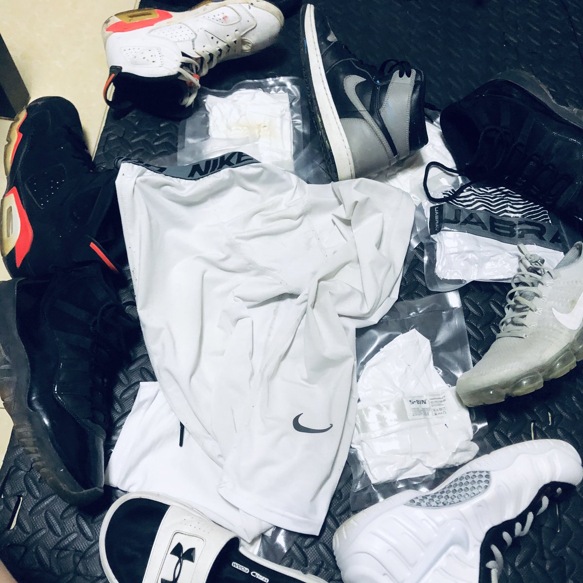 QdyiZr's tweet photo. 為了爆汗在原味內褲上
跑了兩天的步順便裸體曬太陽
真的太熱了屌都黏黏的了🥹

#原味內褲希望你會喜歡
喜欢私信下单 https://t.co/avkPfFNH6j
