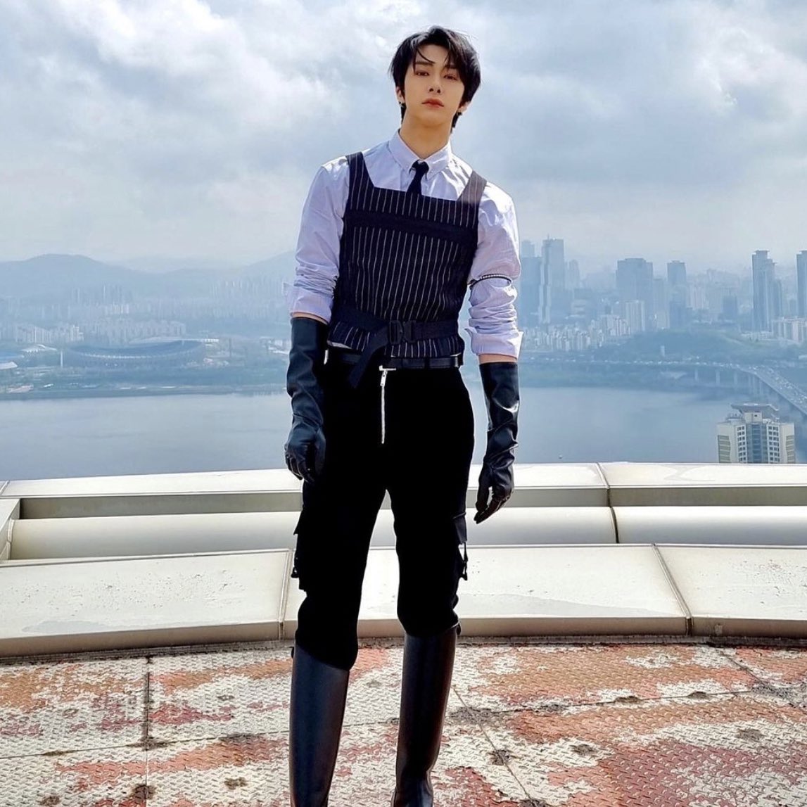 MV93KD's tweet photo. ⠀⠀    #MVGRAM • — 

 (⅌) 𝘐 𝘮𝘢𝘬𝘦 𝘴𝘢𝘤𝘳𝘪𝘧𝘪𝘤𝘦𝘴, 𝘺𝘰𝘶 𝘮𝘢𝘬𝘦 𝘭𝘪𝘦𝘴 𝘶𝘱 ⌖ 

⠀⠀ https://t.co/PfKolpOKM1