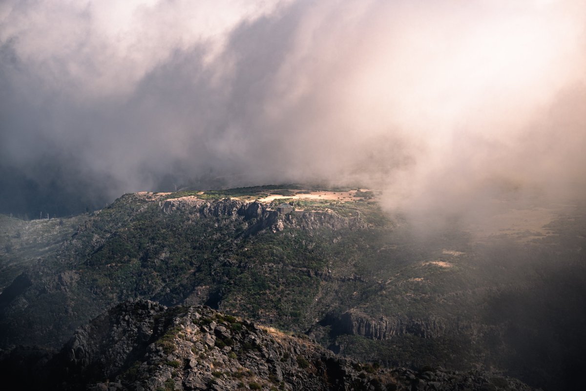 steventhiel5's tweet photo. In the mountains of Madeira the weather conditions change in seconds! Those shots were all taken on the same morning at Pico do Arieiro.

#nature #photography #madeira https://t.co/5kbEhJAeVg