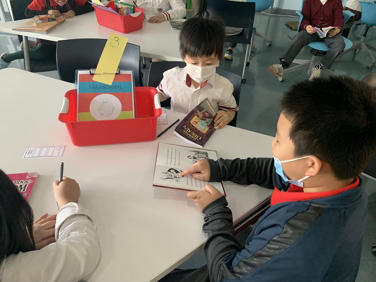 Bonnie_Library's tweet photo. We had book tastings at the #PYPlibrary over the past 2 weeks. Older grades loved exploring different genres, while the younger kids got to try out chapter books. The change of pace was refreshing and it was so interesting to see which books were the favourites #myCISB https://t.co/XgtyI2MPn2