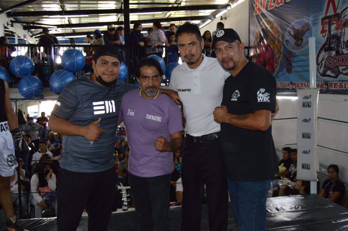 ObserverNR's tweet photo. #Deportes | En #AtizapánDeZaragoza, #EstadoDeMéxico; grupo de entrenadores profesionales sigue sumándose a #UMBE para trabajar en conjunto. Hoy se llevó a cabo la primera función en el Gym #ArzateTeamBoxing del profesor Carlos Arzave Sanchez. https://t.co/WwpzSX8h7G