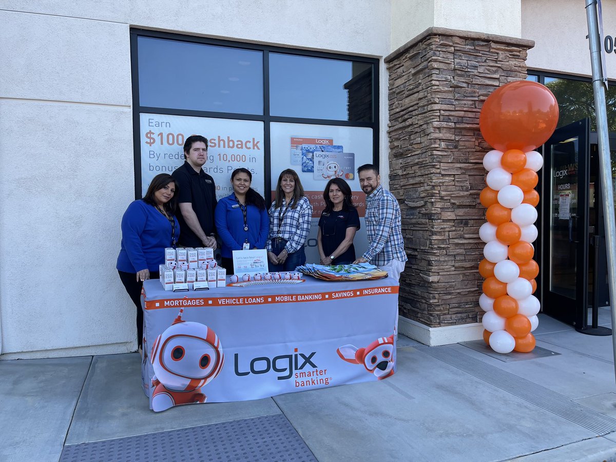 skartis's tweet photo. It was a beautiful Saturday for a brand awareness event at the @LogixFCU Newbury Park branch. Members were treated to free tacos. #logix https://t.co/7b0mHAa3cD