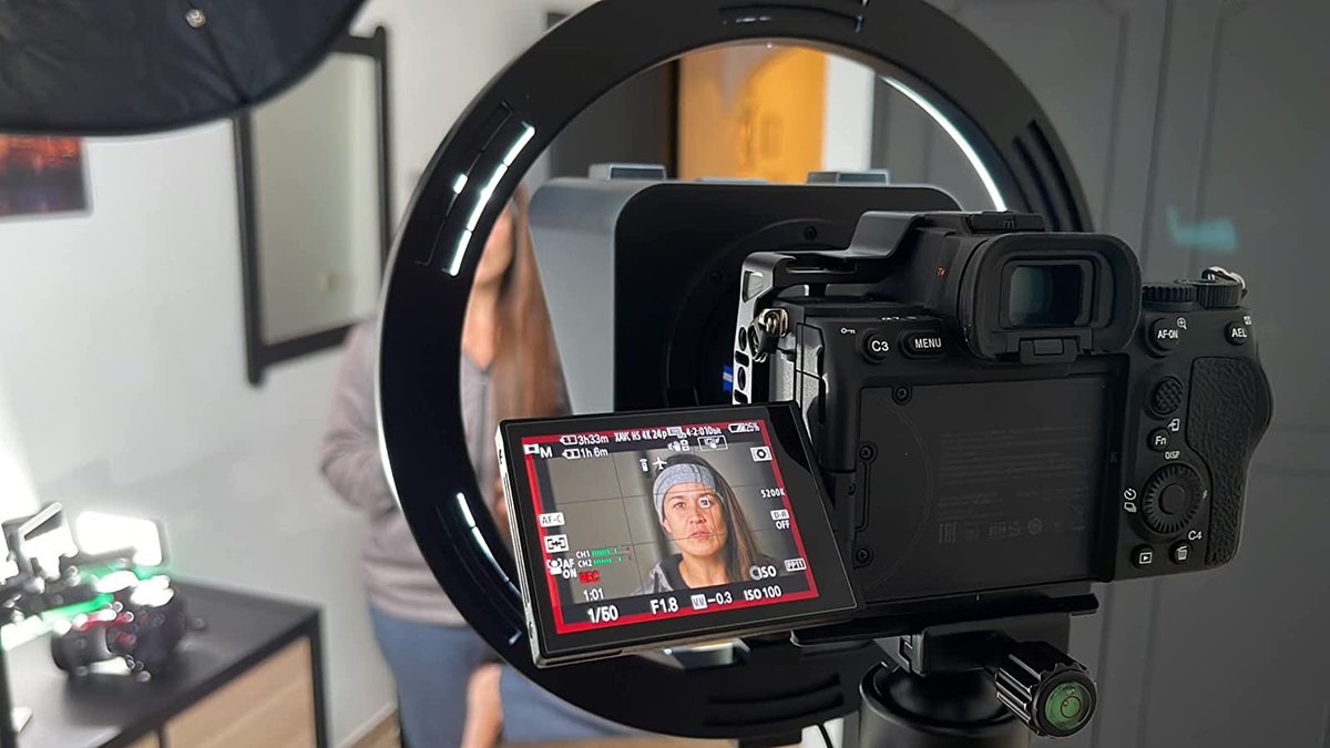 MomanGlobal's tweet photo. The 3000K-6000K color temperature and dimmable brightness ring light gives out three-dimensional illumination with no dark shadows, and adds a nice ring in the eyes, making you more engaging. #MomanMTRX
Learn more: https://t.co/zisunyJfbt

#momanvideography #moman #momanglobal https://t.co/mcaXVE5Mws