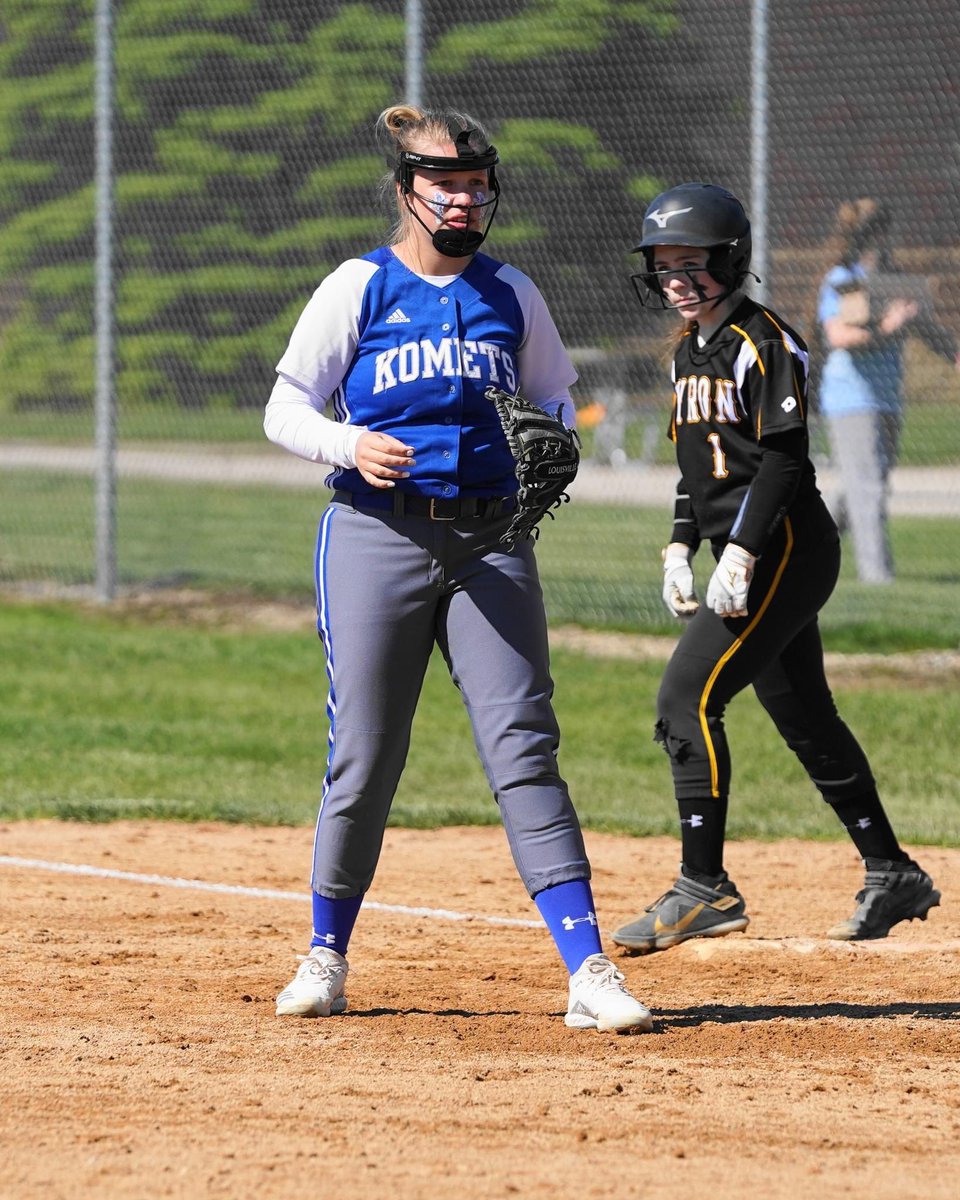 Celebrating KoMet Softball Senior, Erin Krahn!
🥎 Manager
🥎 Favorite teacher: Mr. Matejcek - he is always doing things to make sure you are going to be the best version of yourself.
🥎 Role model: Her Mom
🥎 Favorite Softball Moment: Bus rides with the team.
#senior2022
