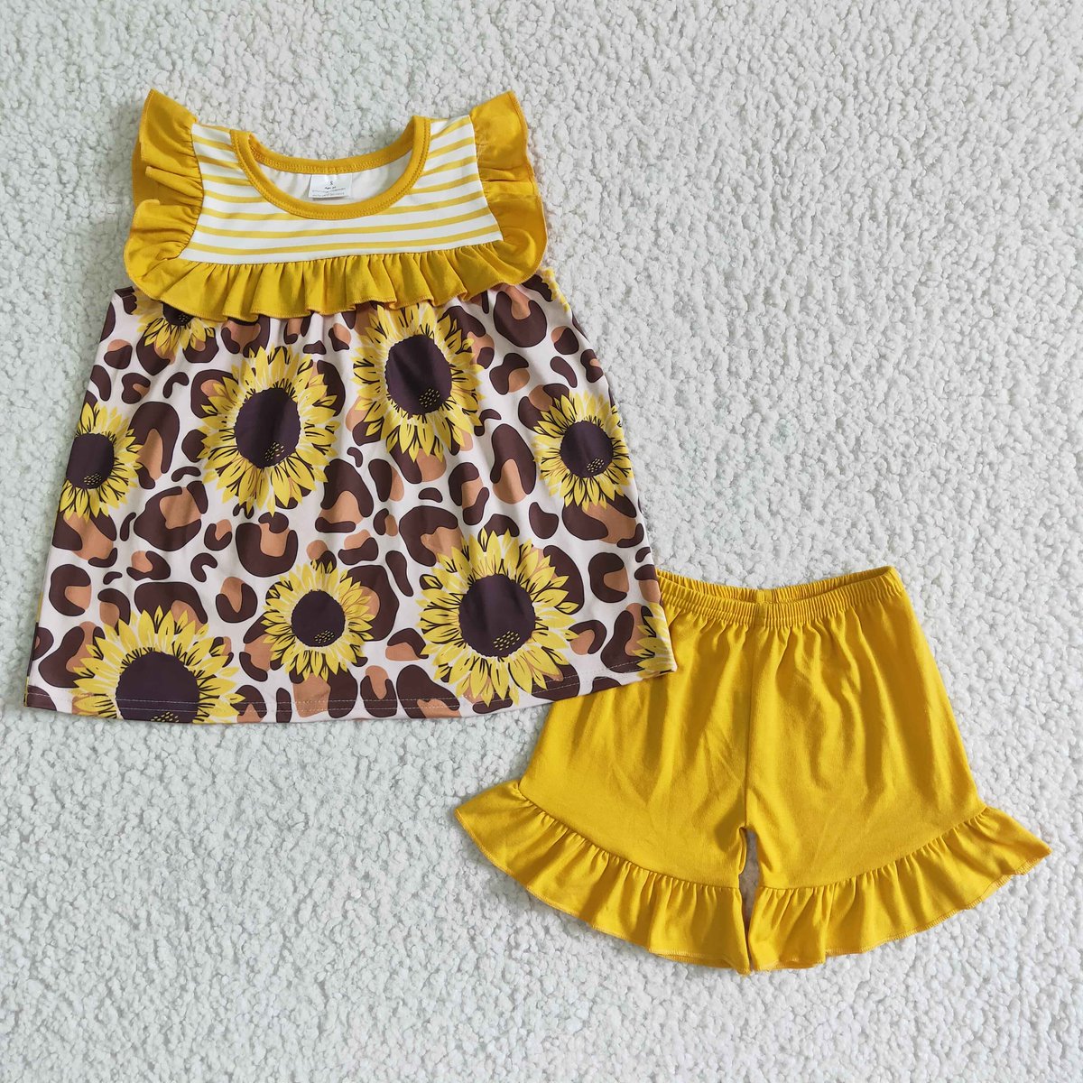 summer kids clothing child clothes baby girl two piece outfit children sleeveless t shirt top and yellow shorts outfit set
Order from link :
aliexpress.com/item/100500420…
#summerkidsclothing#childclothes#babygirltwopieceoutfit#sleeveless#sunflower#childrenoutfitset#summeroutfit