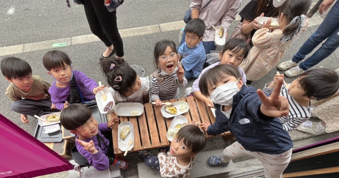 第5回子どもイベント『伝言ゲーム』が開催されました✨
とはいうものの、伝言ゲームが難しかったので、急遽ジェスチャーゲームに変更しましたが😂笑
今回も沢山の子どもたちが参加してくれました👍
プレゼントは冷やし芋🍠
冷やし芋アイスもペロリと完食してくれました👏
またお待ちしております😊