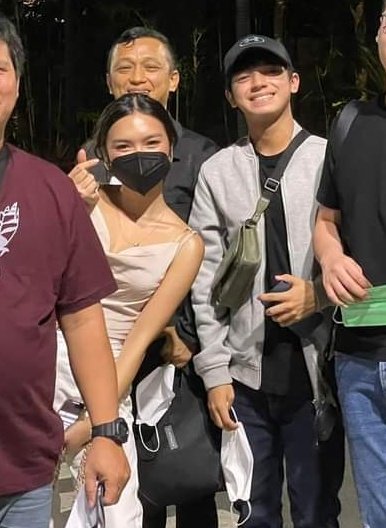 notaiceanymore's tweet photo. si francine ung pinipicturan niya noh? nawala na kasi si chin sa frame don sa second pic HAHAHAHHAAH cutieees 💓

© tita merdick's fb post. 
#FrancineDiaz | @francinecarreld https://t.co/XL62BIPSAa