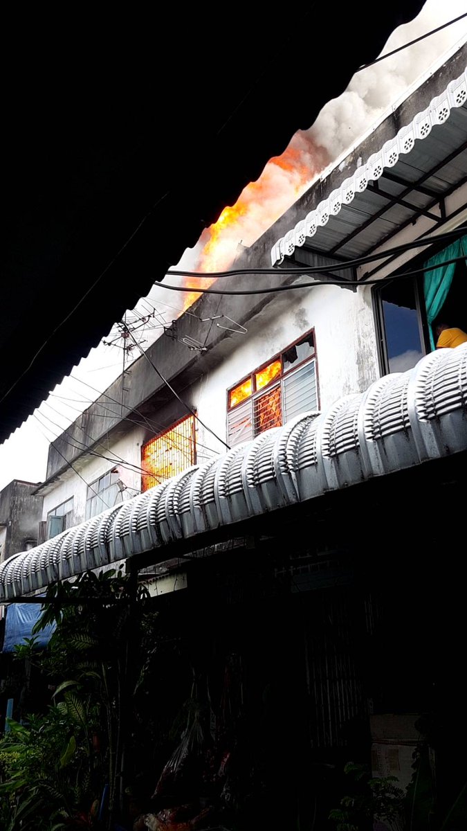 js100radio's tweet photo. 09.17 เพลิงไหม้บ้านเรือนประชาชน ซอยวัดดาวดึงษ์ ถนนอรุณอมรินทร์ เขตบางพลัด ล่าสุดเจ้าหน้าที่สถานีดับเพลิงและกู้ภัยบวรมงคลกำลังไปที่เกิดเหตุ

(Cr.วิชัยเวชแจ้งเหตุด่วน) https://t.co/1nGB4JRY9c