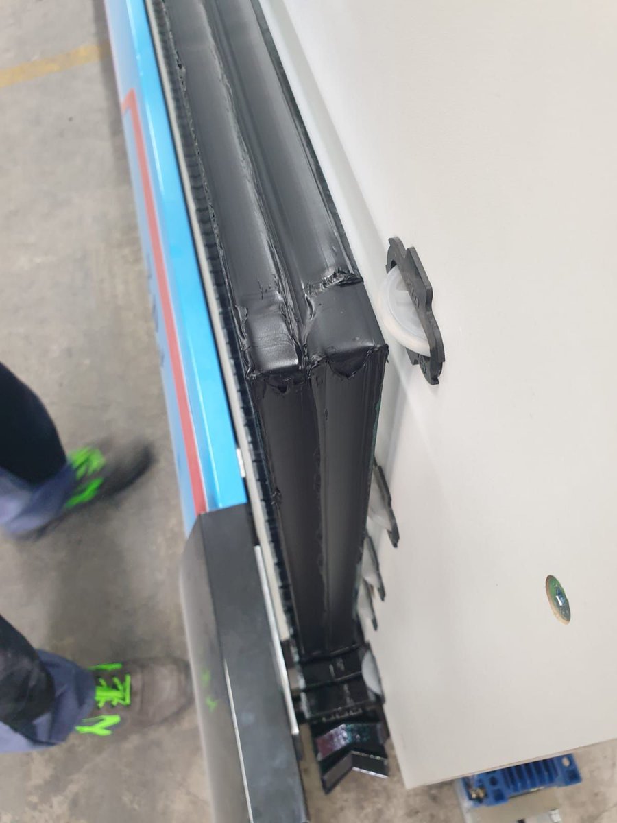 fenstek's tweet photo. Successful installation in Europe of 2.5 meters vertical IG line with gas filling function and sealing robot! Thanks to the efforts from teams in Europe and China! it's so much precious especially during covid time when traveling restrictions are all around. 
#glassmachine https://t.co/eLunNVbTfZ