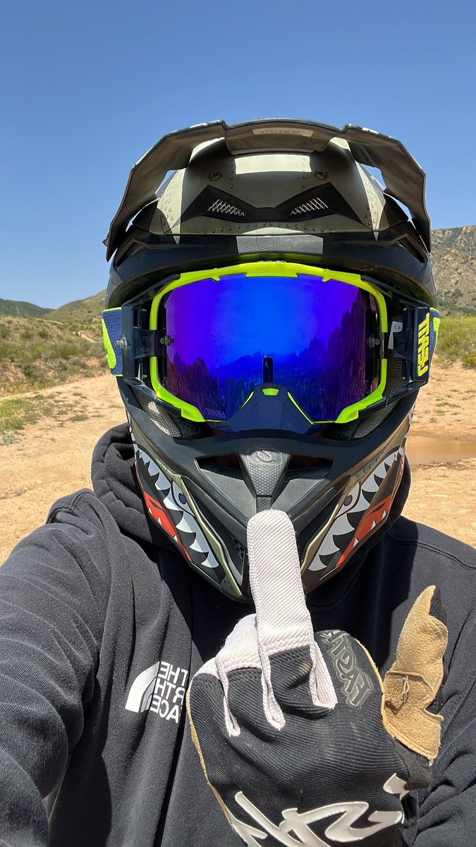 tougeshrk's tweet image. The back yard