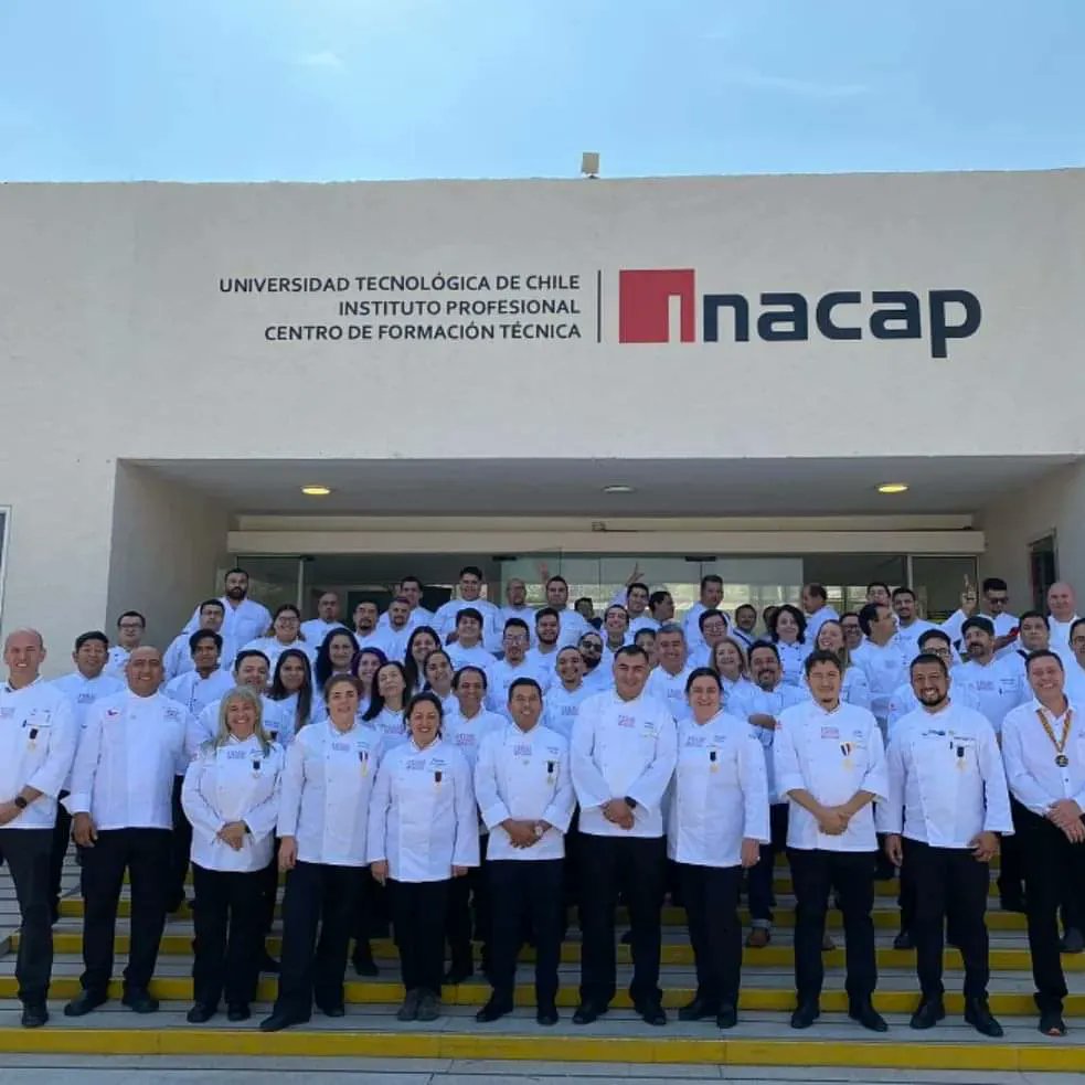 chef_edgardo's tweet photo. Y en esto andaba en #Santiago, en un maravilloso encuentro,se desarrollo la #Asamblea de socios de la #FederaciónGastronómicadeChile,
realizada en las dependencias de #InacapApoquindo.
Disfrutamos con Chesse & Wine de camaradería.🥰🥰❤
#ChefEdgardoAguilera
#ChefFegach https://t.co/tTEitScq3i