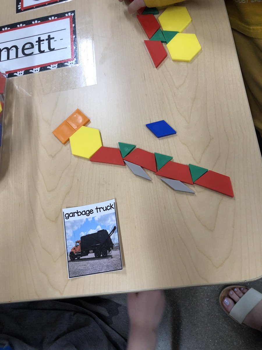 CarlenaSheeran's tweet photo. The #HCSPreschool students in the STEM classroom of D. Thomas @LincolnTrailES learned all about Earth Day.🌎 They made art from recycled materials, used blocks &amp; other materials to build recycling plants, garbage trucks, &amp; recycling bins.💚💙 #HCSStrongerTogether #ScienceStart https://t.co/PXqXOH8mDl