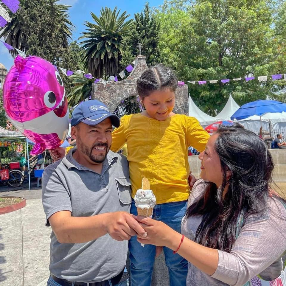 bereheca's tweet photo. Pasar un rato muy ameno, disfrutar una nieve, realizar alguna actividad lúdica o bailar. 

Así hoy el primer cuadro de nuestra Alcaldía. 

✅ Tradicional Feria de la Nieve
✅ Bazar Prende, Conecta y Emprende
✅ Vive la Salsa en Tláhuac 

En #Tláhuac #PazYBienestar https://t.co/i79V0e18VA
