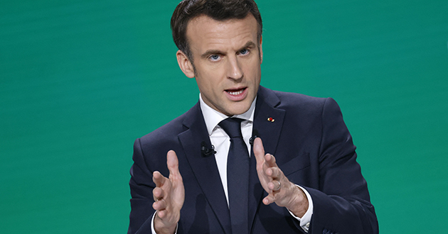 BFMTV's tweet photo. 🔴 EN DIRECT
63% des Français ne veulent pas que Macron remporte les législatives, selon un sondage https://t.co/uwK919aQCc https://t.co/b3PC3CAW5U