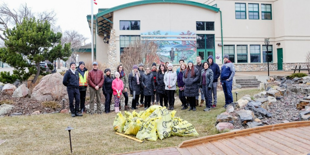 StonyPlainAB's tweet photo. TY everyone who participated in #PITCHINWeek! Keep up the green momentum by reducing household waste, finding creative ways to reuse plastics, and diverting waste from the landfill through organics and blue bags.
More info on waste disposal: https://t.co/OtkaIDkRz2
#StonyPlain https://t.co/vJVVi72V98