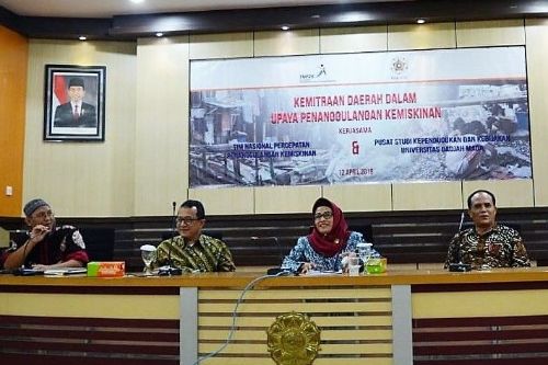 tnp2k's tweet image. TNP2K Sosialisasi Produk Knowledge

TNP2K bekerjasama dengan PSKK UGM, menyelenggarakan kegiatan Knowledge Product Exposure dengan tema “Kemitraan Daerah dalam Upaya Penanggulangan Kemiskinan”

Selengkapnya: tnp2k.go.id/articles/tnp2k…

#TNP2K
#KnowledgeProduct
