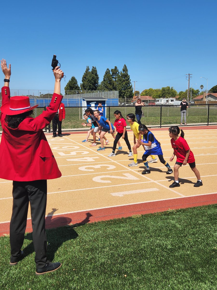 CityofLompoc's tweet photo. It was a gorgeous day for #track and field at #Lompoc High School! Thanks to Lompoc Parks &amp; Recreation and Kiwanis Club of Lompoc for hosting this exciting event for local 3rd through 8th graders. https://t.co/8Py0s1mRtF