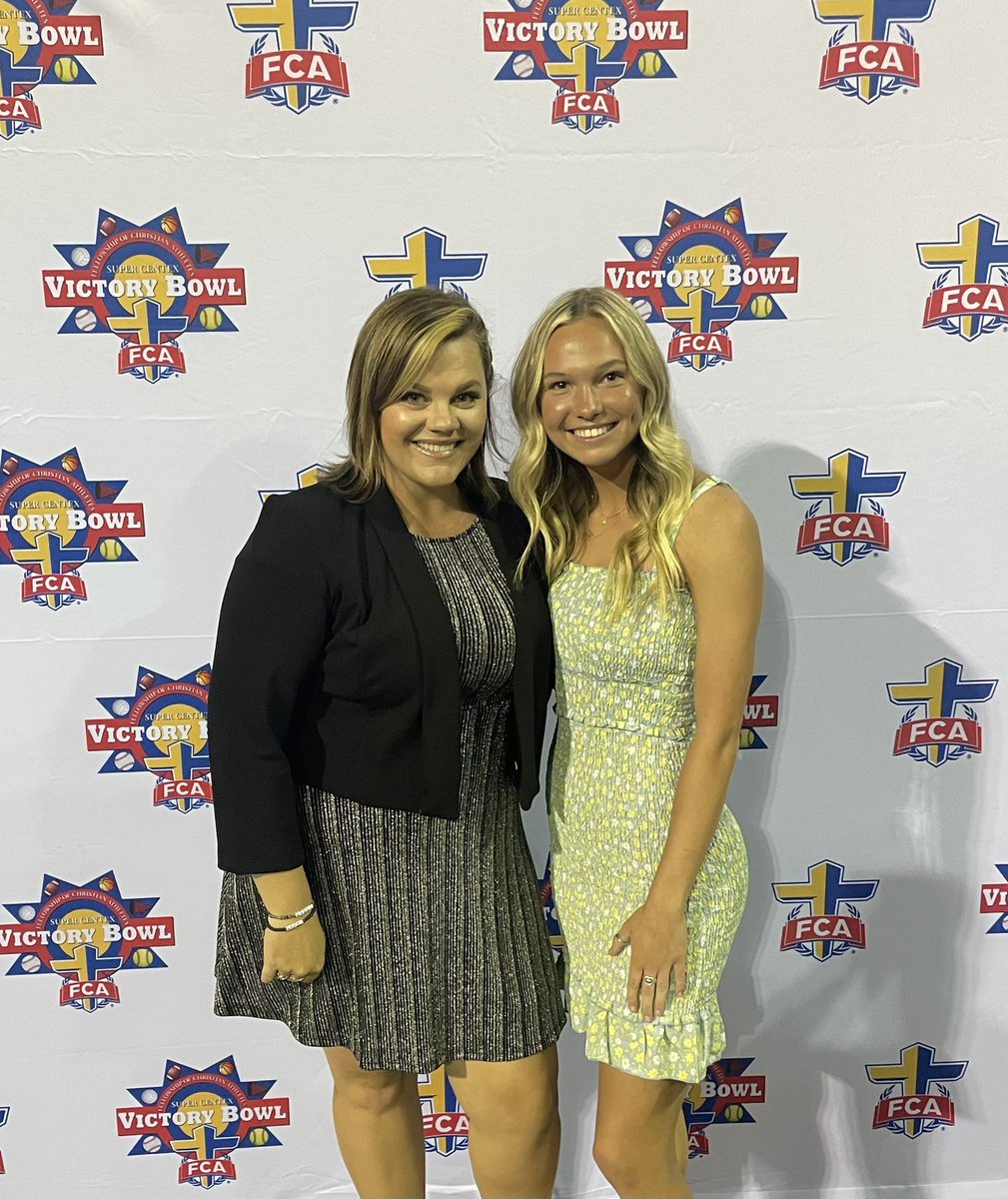 BHSLTSoftball's tweet image. At the FCA Victory Bowl Banquet! McKenzie Drake gets the honor to play in it, and I get to coach it! Such a great experience 🥎 @BHSLTSoftball @BeltonISDAth @thebeltontigers @BeltonHS @beltongfca
