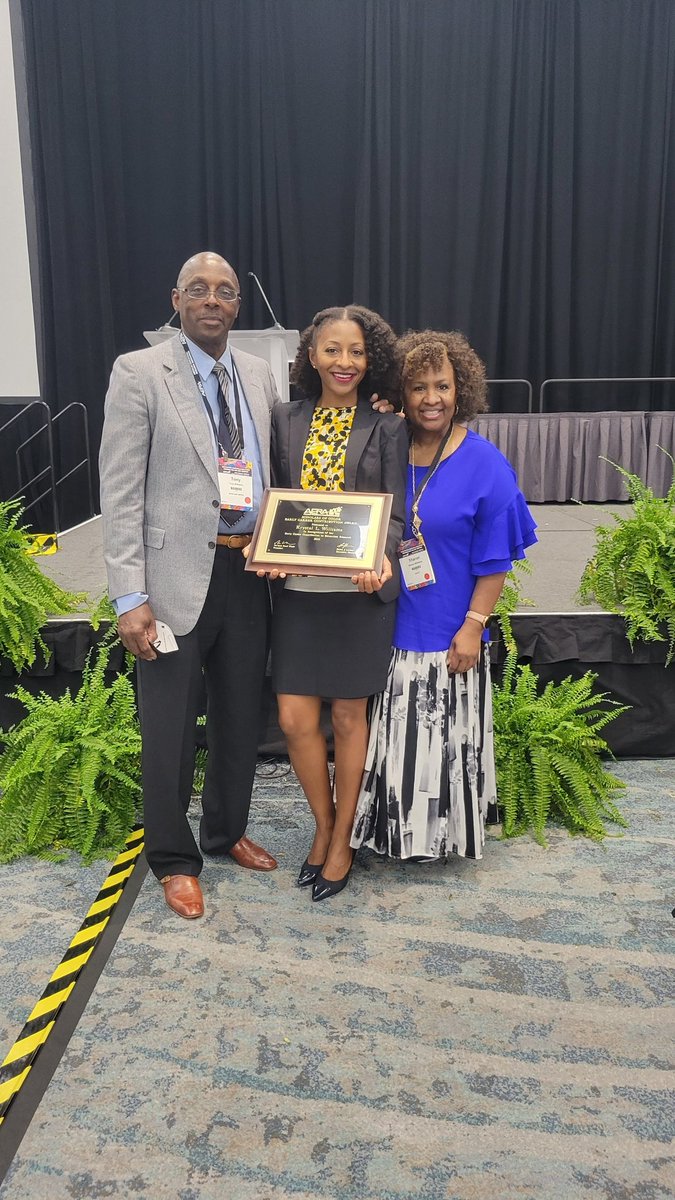 Special shout out to my parents for driving from Fort Worth, TX to San Diego, CA to watch me receive the @AERA_EdResearch Scholars of Color Early Career Award! #FamilySupport♥️ #ScholarGrind #AERA2022 #AERA22