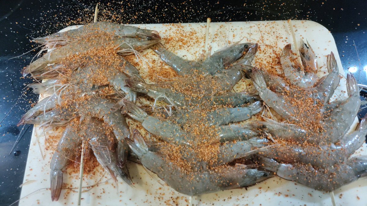 stormrider27's tweet photo. Shrimp for the'barby #waterfood https://t.co/uRfxQb6CrD