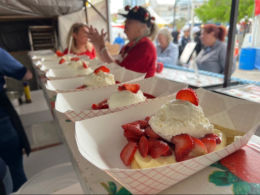 sciencemuseumok's tweet photo. Last chance to scoop up some of this deliciousness! Be sure to grab some Strawberries Newport the Oklahoma City Festival of the Arts. It's A) delicious and B) supports your friendly neighborhood science museum. #OKCFA https://t.co/6ujaf9q3YC