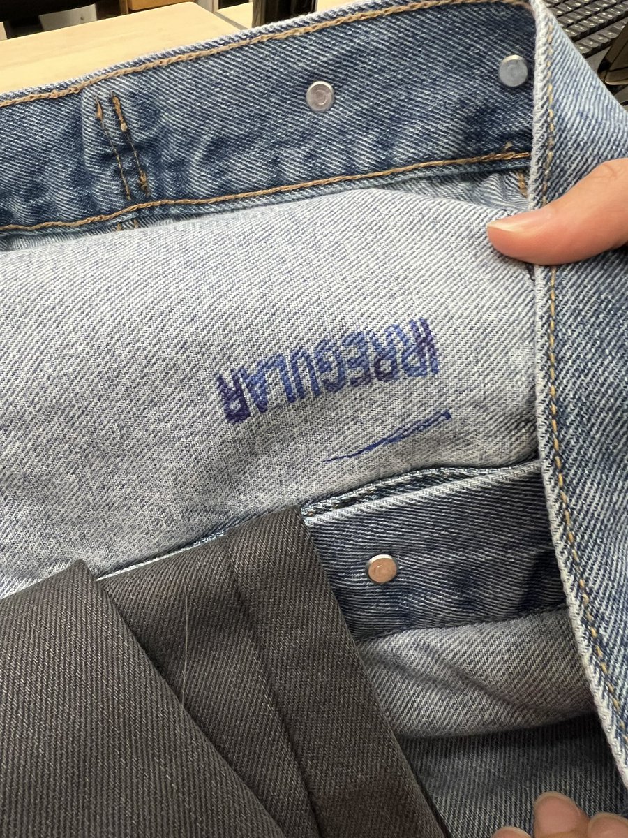 wiiikS's tweet photo. @knasta_cl Tengan mucho cuidado cuando comprende ropa de marca en @lapolarchile Compre dos prendas Levis te los venden como nuevos y no te informan que vienen defectuosos. Fui a la tienda y todos tienen el timbre de “Irregular”. https://t.co/ZXTRCX6pX4