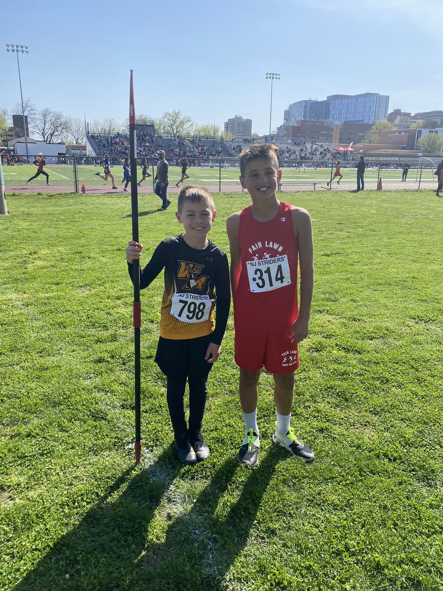 Bleslie_22's tweet photo. Love watching these two go head to head! All smiles! @FLAS_TrackField @jr_highlander https://t.co/ZbGNEOyxCE