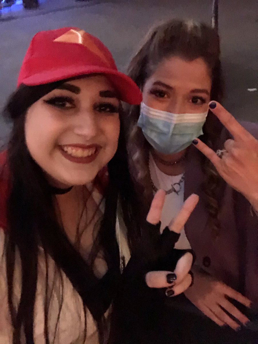 averylovesfish's tweet image. Bonus @LeTigress makes this even better ♡