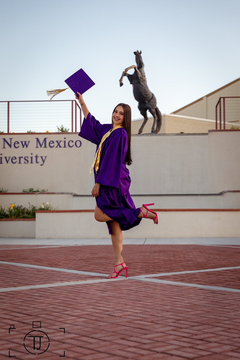 kaelachavez32's tweet photo. almost done 🎓 https://t.co/tDPJQxjxVh