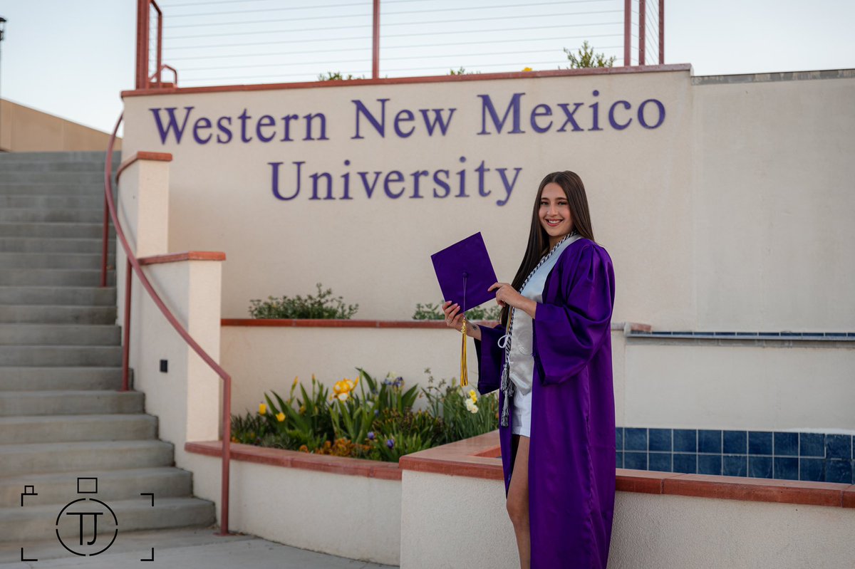 kaelachavez32's tweet photo. almost done 🎓 https://t.co/tDPJQxjxVh