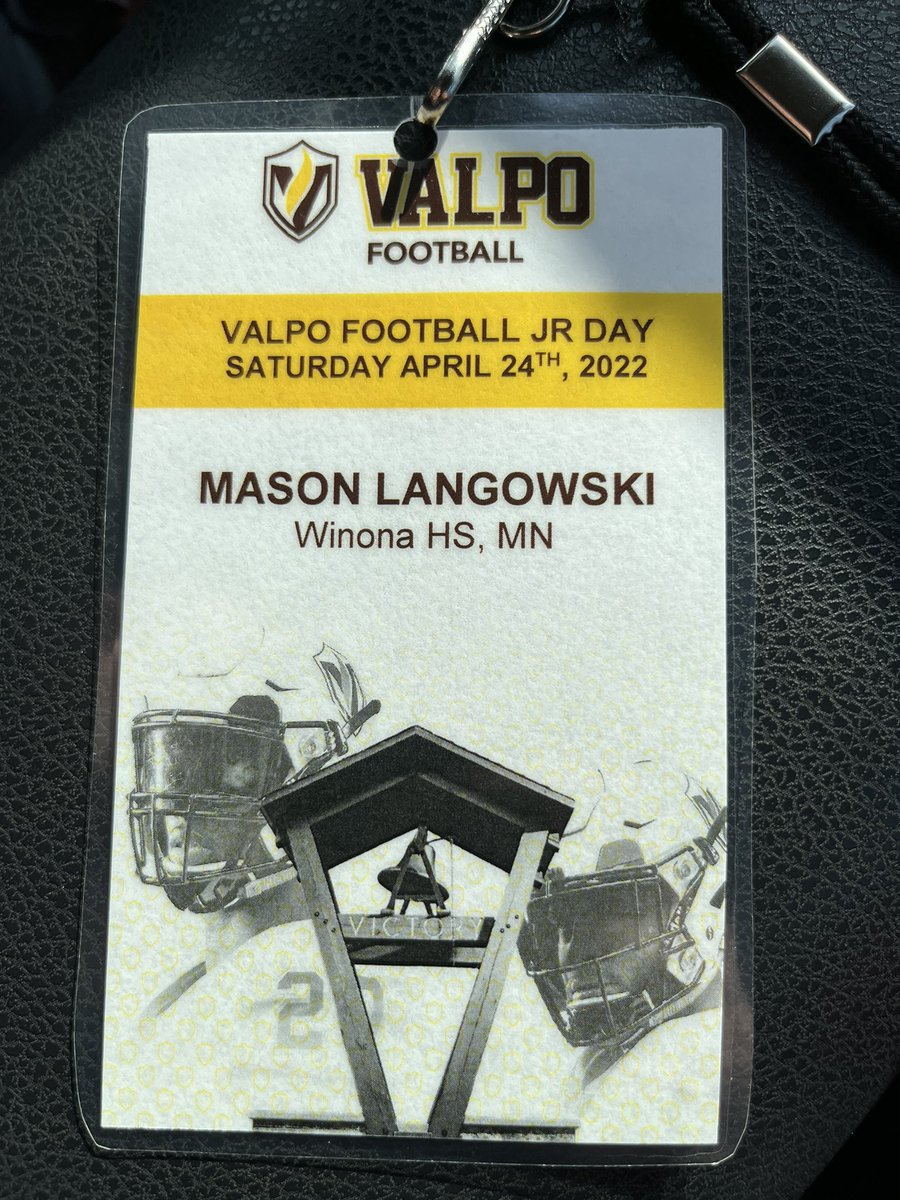 Thank you <a href="/CoachMaxJames/">Coach Max James</a> <a href="/CoachLFox/">Landon Fox</a> and everyone at <a href="/valpoufootball/">Valpo Football</a> for putting on an awesome Junior Day!! 🛡