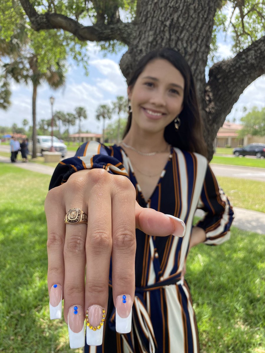 jessthegringa's tweet photo. Future TAMUK grad has a pretty nice ✨ring✨ to it ! #JavelinaRing https://t.co/8wnq2lNE4x