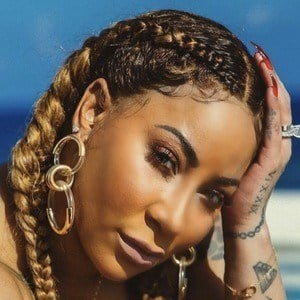Charley58115169's tweet photo. Born 4/25 Hazel-E @hazelebaby Cast member on the hit VH1 reality series Love & Hip Hop: Hollywood who later went on to appear on season 15 of Marriage Boot Camp alongside her husband #DeVonWaller. https://t.co/WkCCFZ30Ja
