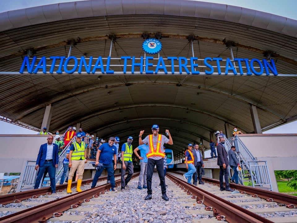 OakStoneMedia's tweet photo. Lagos State Governor, Mr @jidesanwoolu took a tour of the ongoing work on the Blue Line Metro project and reassured Lagosians on efforts to complete works on both the Blue and Red Line rail projects.
24th April, 2022 
@followlasg https://t.co/xMH6WYMTX0