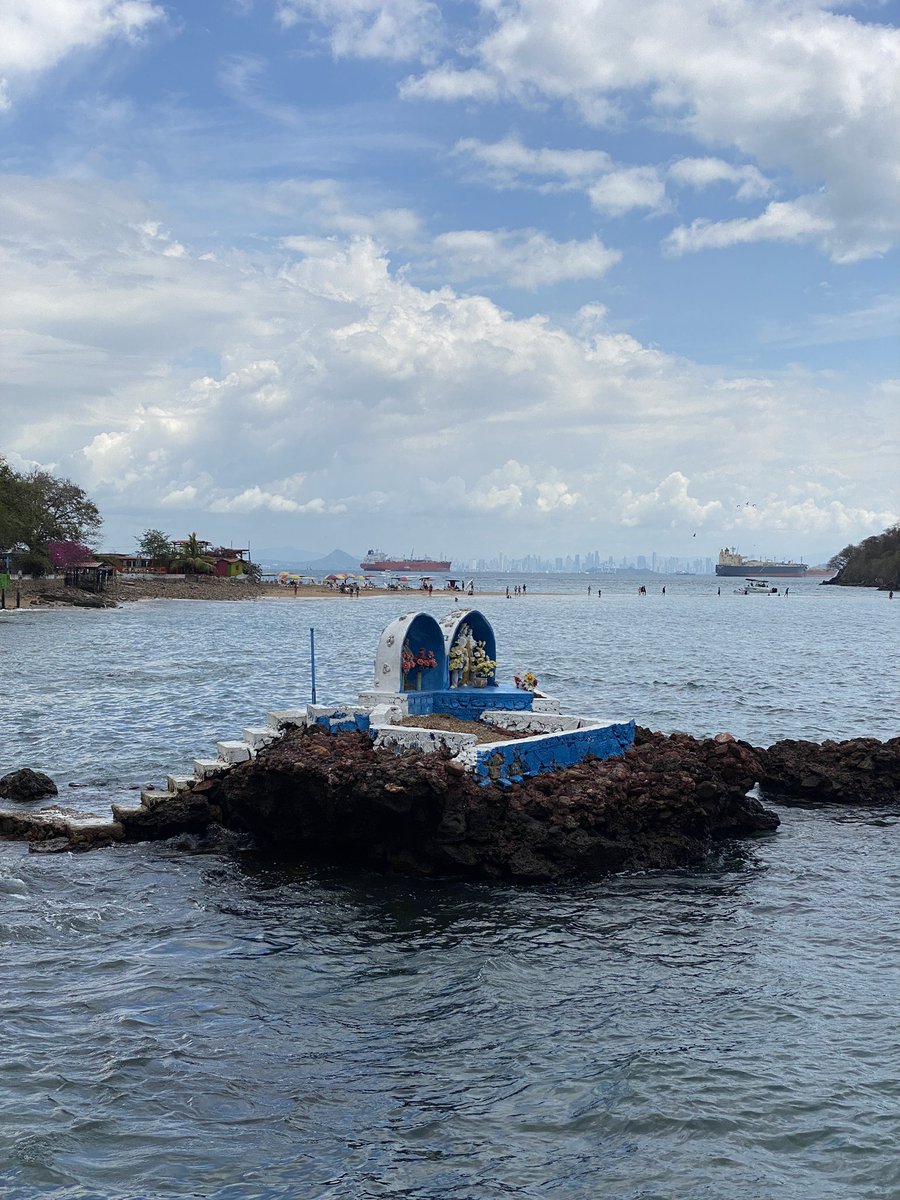 AVAuniverse111's tweet photo. Brainstorming some fun compositions inspired by the pictures I took in Taboga yesterday 🇵🇦

I’m so happy to be working on Childhood Dreams 6  ˘◡˘ ♡ nada cura más que el mar ✨💛 https://t.co/Lbmz8Nlcv1