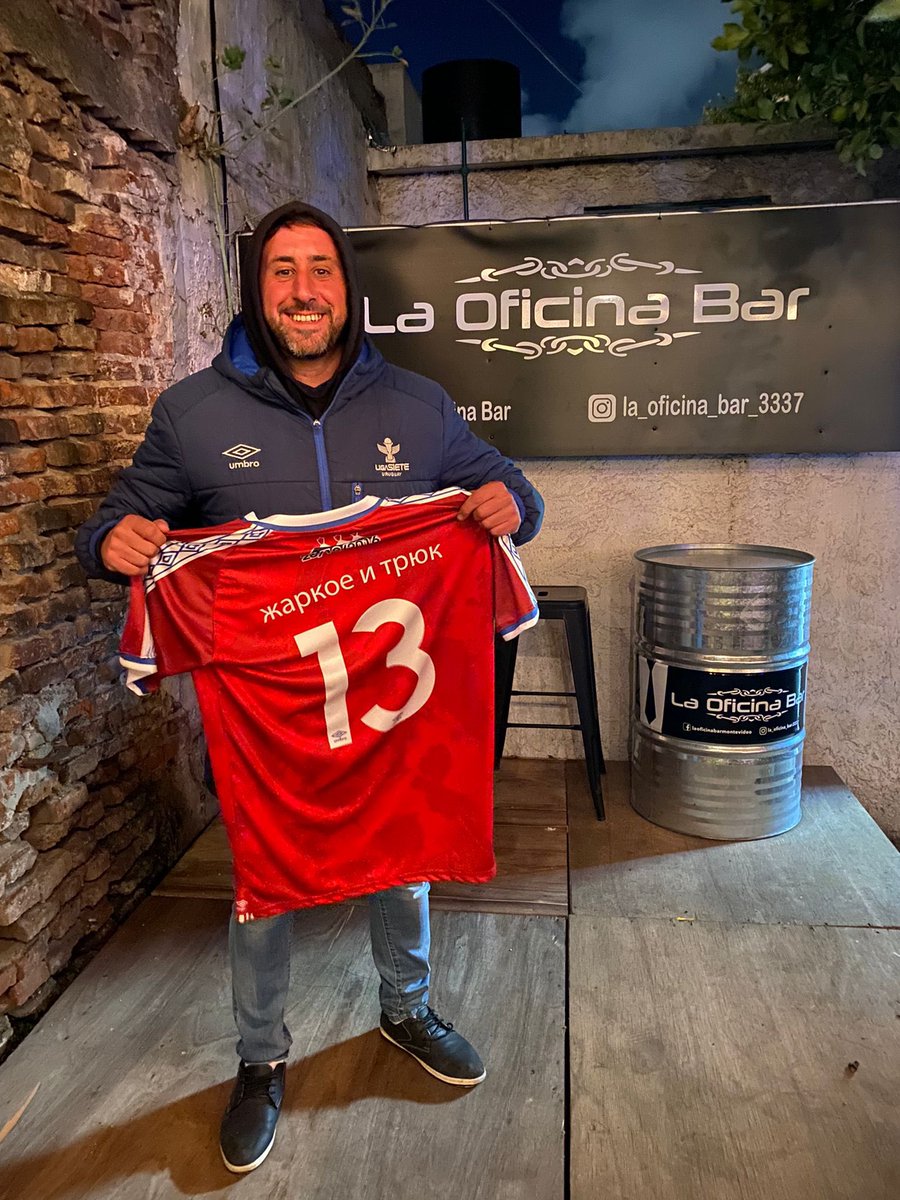 CskaKamchatka's tweet photo. Patrón del fondo. Líder positivo dentro y fuera de la cancha. Excelente compañero. Flor de tipo. Cumplió 350 partidos en su querida @LIGA_MVD 
Le queríamos hacer un humilde homenaje. Felicitaciones @gastoneljefe13 que sean muchos más!! https://t.co/jmuiTUMEIF