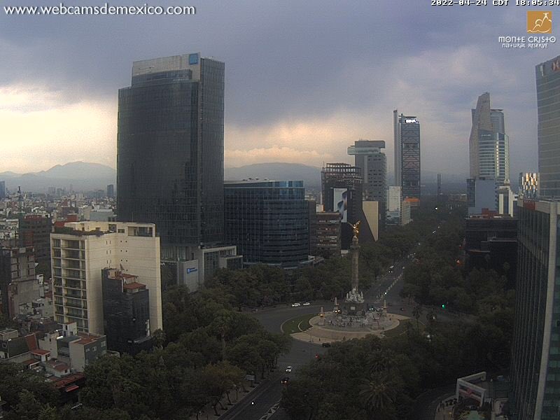 SkyAlertStorm's tweet photo. Comienza a presentarse lluvia ☔️ hacia el norte, poniente y oriente de #CDMX, con intensidad ligera a moderada, así como descargas eléctricas al poniente ⛈ https://t.co/fMyclfSTt9