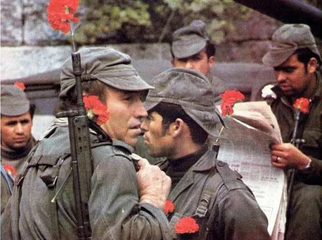 luisinhacf's tweet photo. Chegou o dia mais bonito do ano! Viva o 25 de abril! ❤️ https://t.co/2Qp3MVlBan