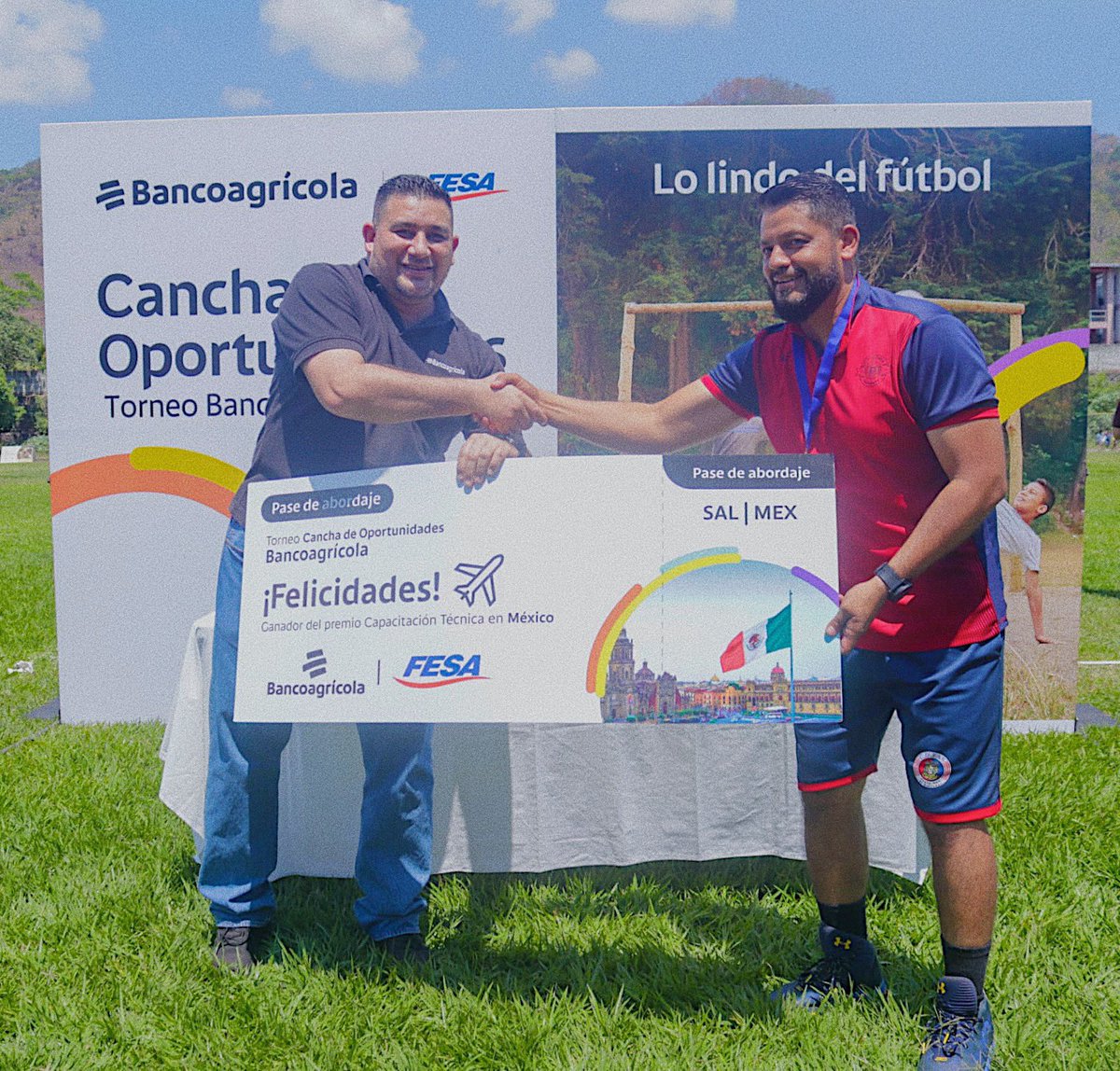 FESAELSALVADOR's tweet photo. El Torneo Cancha de Oportunidades definió a los campeones en Santa Ana de las categorías U12 y U13. Felicidades a EFM Nueva Santa Ana  y CD FAS. 🎉⚽️ https://t.co/wM7a2AtJjz
