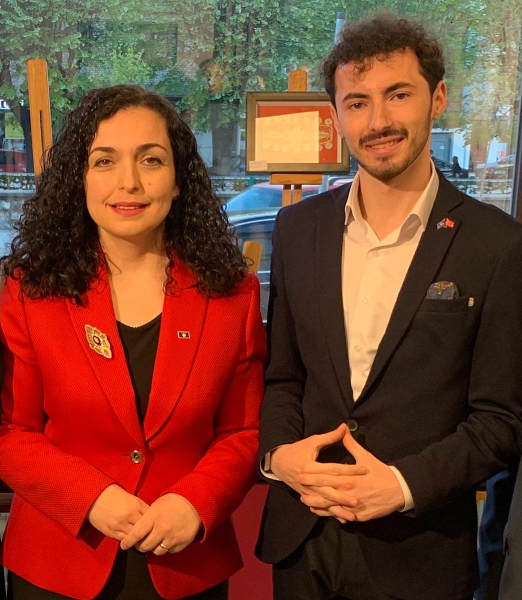 TurBalYouthNet's tweet photo. Türkiye Balkanlar Gençlik Ağı Başkanı Sn. Enes Kryeziu, Kosova Cumhuriyeti Cumhurbaşkanı Sn. Vjosa Osmani ile görüştü. 🇹🇷🇽🇰 https://t.co/p7zbcbtbqP