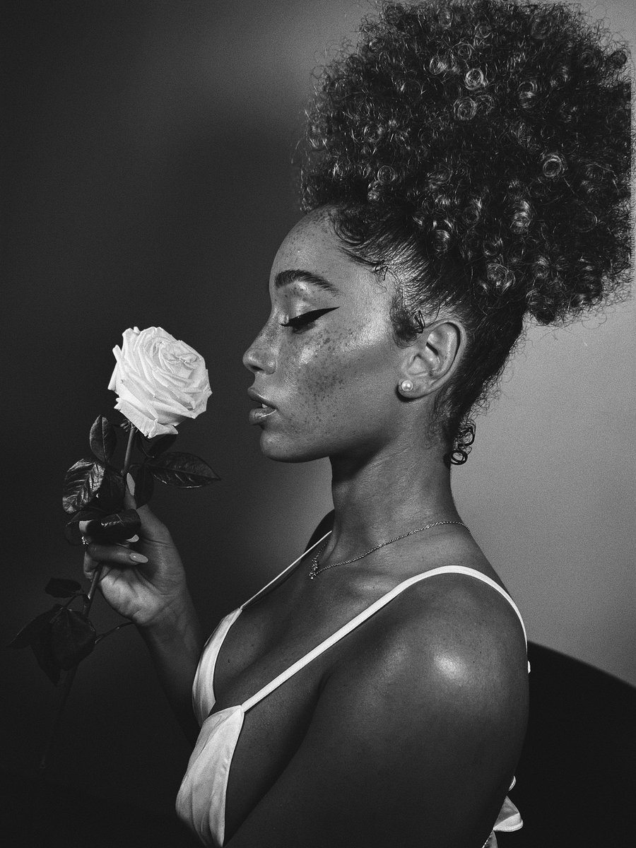 TazsAngelsBeaut's tweet photo. I must endure the presence of a few caterpillars if I wish to become acquainted with the butterflies - The Rose 🌹🆎✨
#bblu https://t.co/UK1LmvhJmW