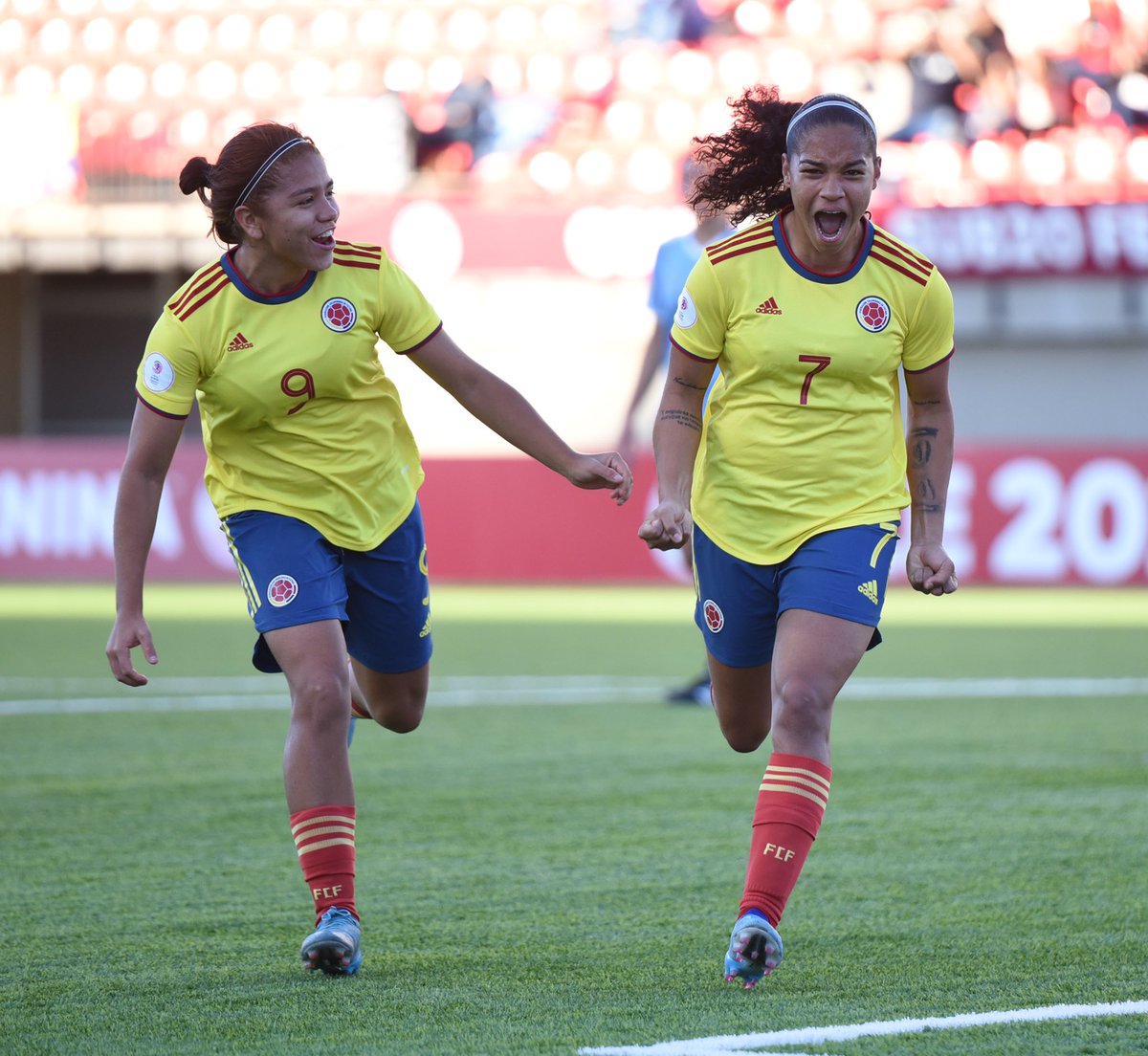 futboldereserva's tweet photo. Después de 12 años, COLOMBIA 🇨🇴 clasificó a un Mundial Sub 20 femenino. ⚽️❤️

#FútbolDeReserva #FútbolFemenino #SuramericanoSub20 #Fútbol https://t.co/XE2OC2Pr9o