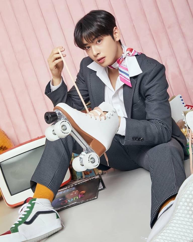 chaeun_woo's tweet photo. Happy https://t.co/85pDKwiRTE