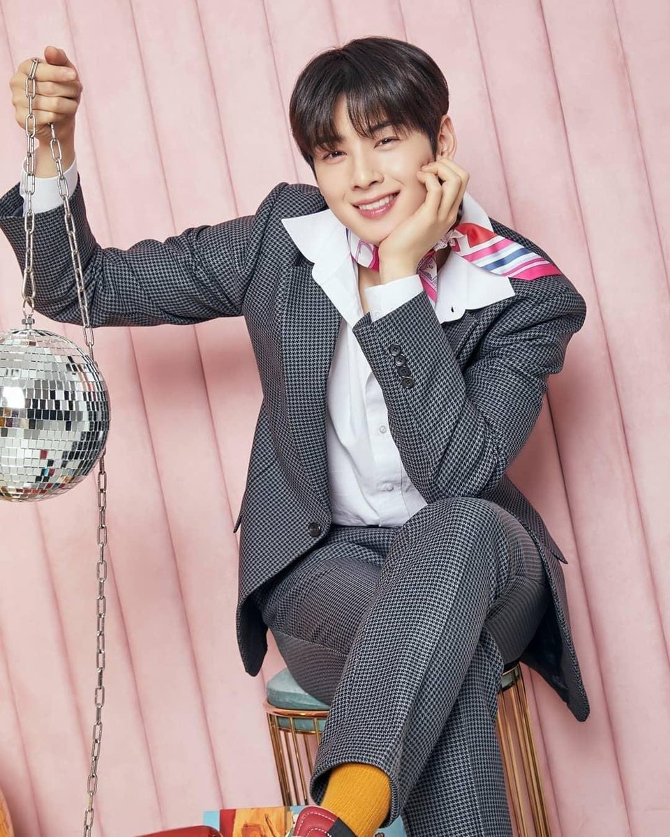 chaeun_woo's tweet photo. Happy https://t.co/85pDKwiRTE
