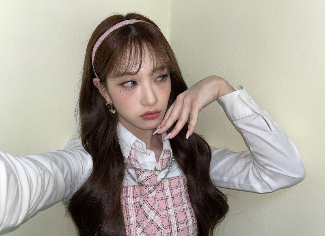 thinkersyeon's tweet photo. our shining seoyeon <33 https://t.co/PkIN75y1kj