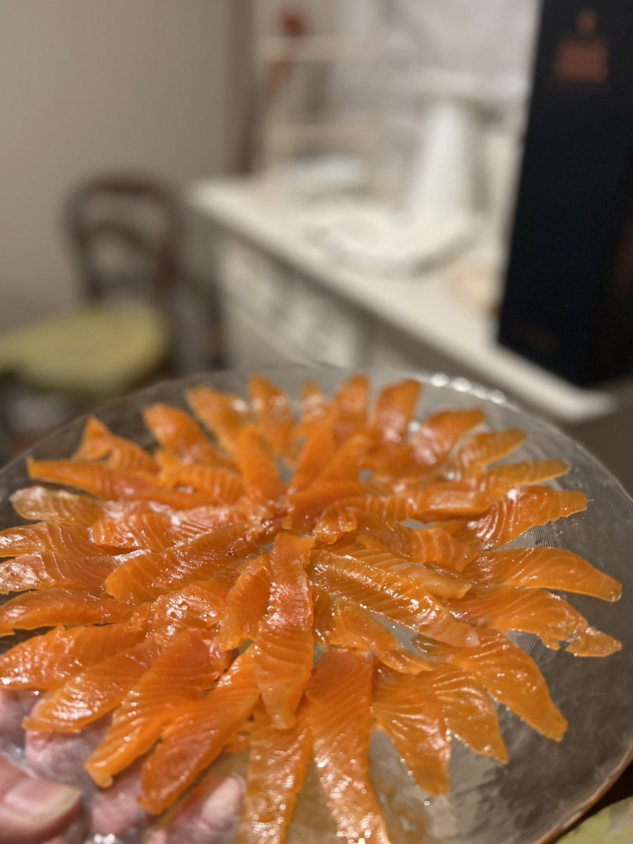 Had been looking forward to trying this and wow, did it deliver and then some. Sensational wine (matching with home cured salmon good too!)
63% Pinot Noir, 37% Chardonnay | inc. 9% Red Wine (50% Les Riceys 50% Montagne de Reims) 7g/l dosage.