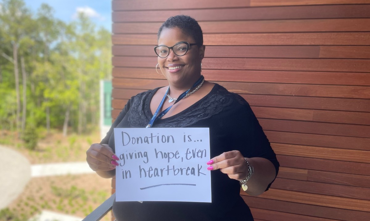 SharingHopeSC's tweet photo. "Donation is...giving hope, even in heartbreak," Danielle, SHSC Training Coordinator #ShareHope #DonateLife #NDLM #SCBlueGreen @DonateLife @UNOSNews https://t.co/ION9KfGMJe
