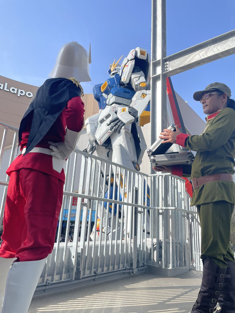 実物大nガンダム 福岡に立つ イベントにはアムロ役声優の古谷徹さんや森口博子さんも登場 さらにはシャアも偵察に 2ページ目 Togetter