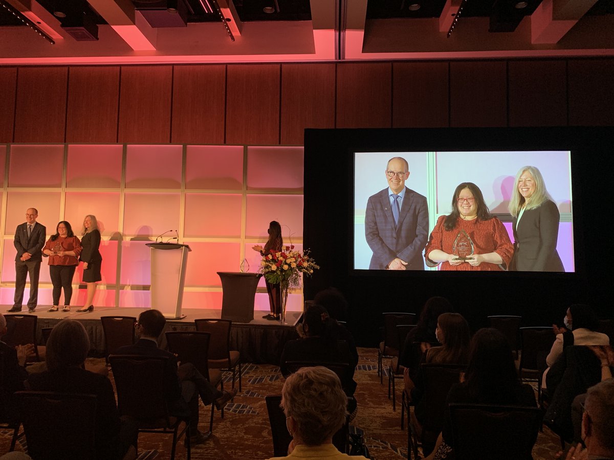 Dr. Teresa Chan receives the AFMC 2022 Award for Outstanding Contribution to Faculty Development in Canada. Congratulations, Dr @TChanMD! @machealthsci @MacPFD #AFMCAwards #CCME2022