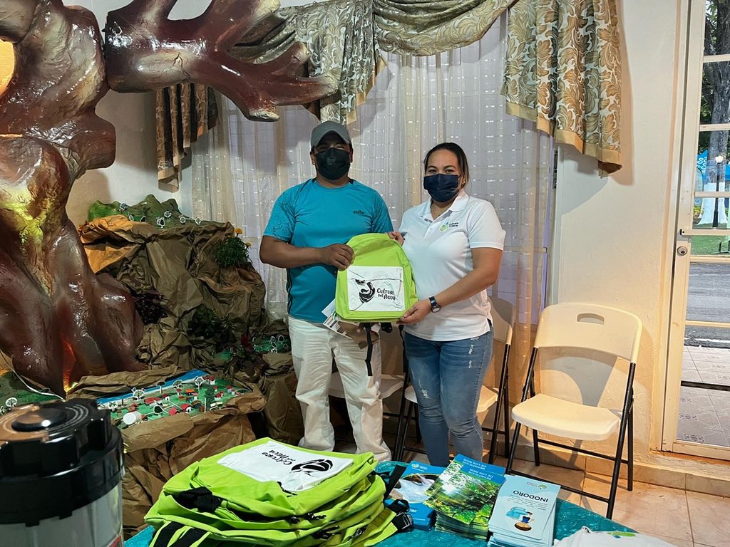 ConaguaPma's tweet photo. 📍Feria Internacional de Azuero

Personal de la Secretaria Técnica del Consejo Nacional del Agua, explica a visitantes del stand los programas que se realizan y dan docencia en el buen uso del agua. https://t.co/rthvrsiEuq